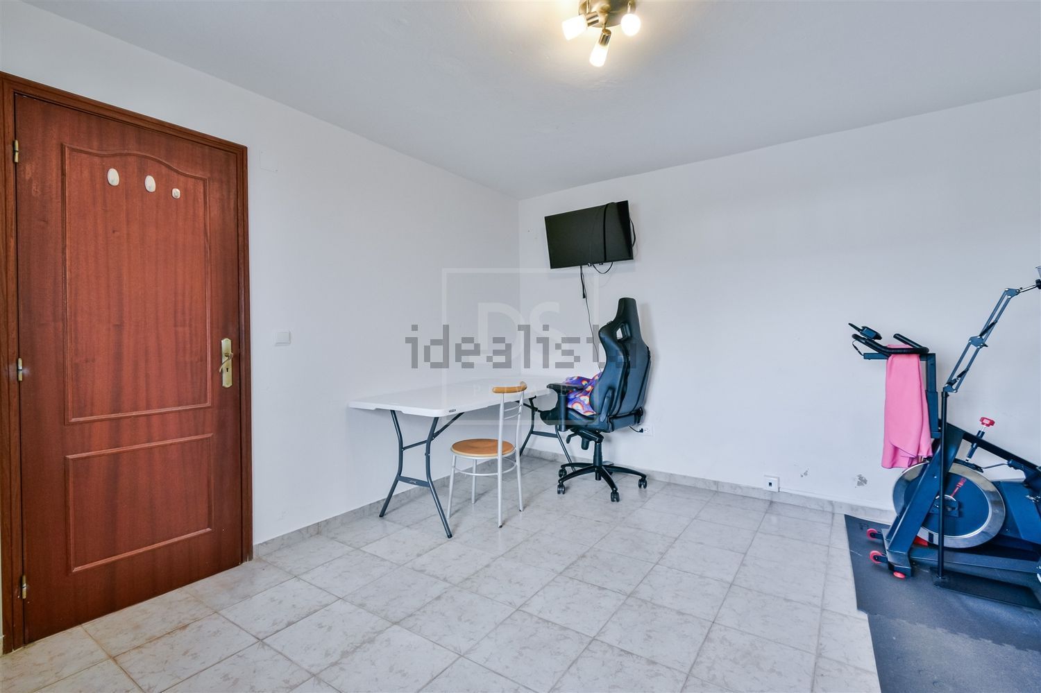 小楼房或独栋别墅出售在Praça Dom Lourenço Vicente, 18 - 停车位