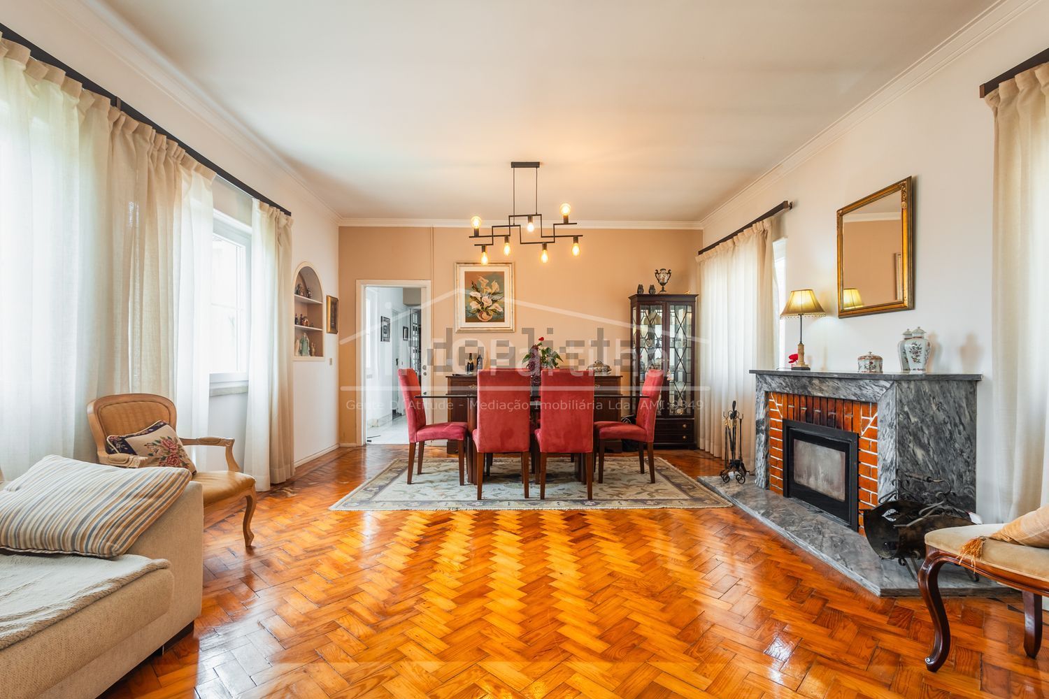小楼房或独栋别墅出售在Rua Serpa Pinto - 客厅