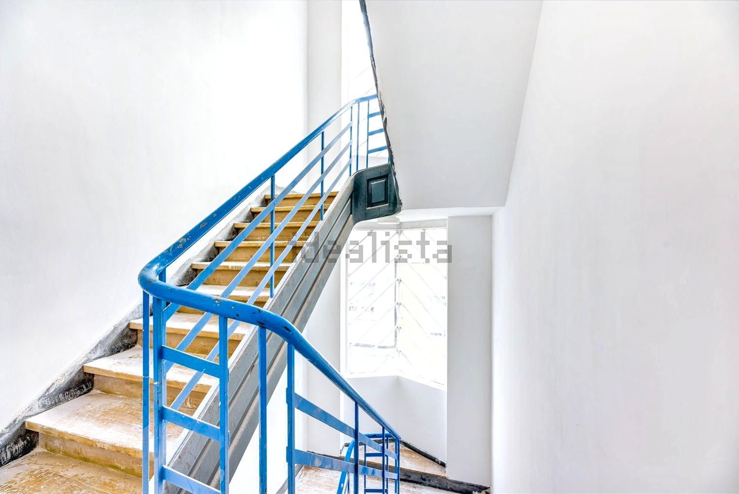 公寓 t2出售在Rua Tenente Viriato Correia de Lacerda, 18 - 楼梯