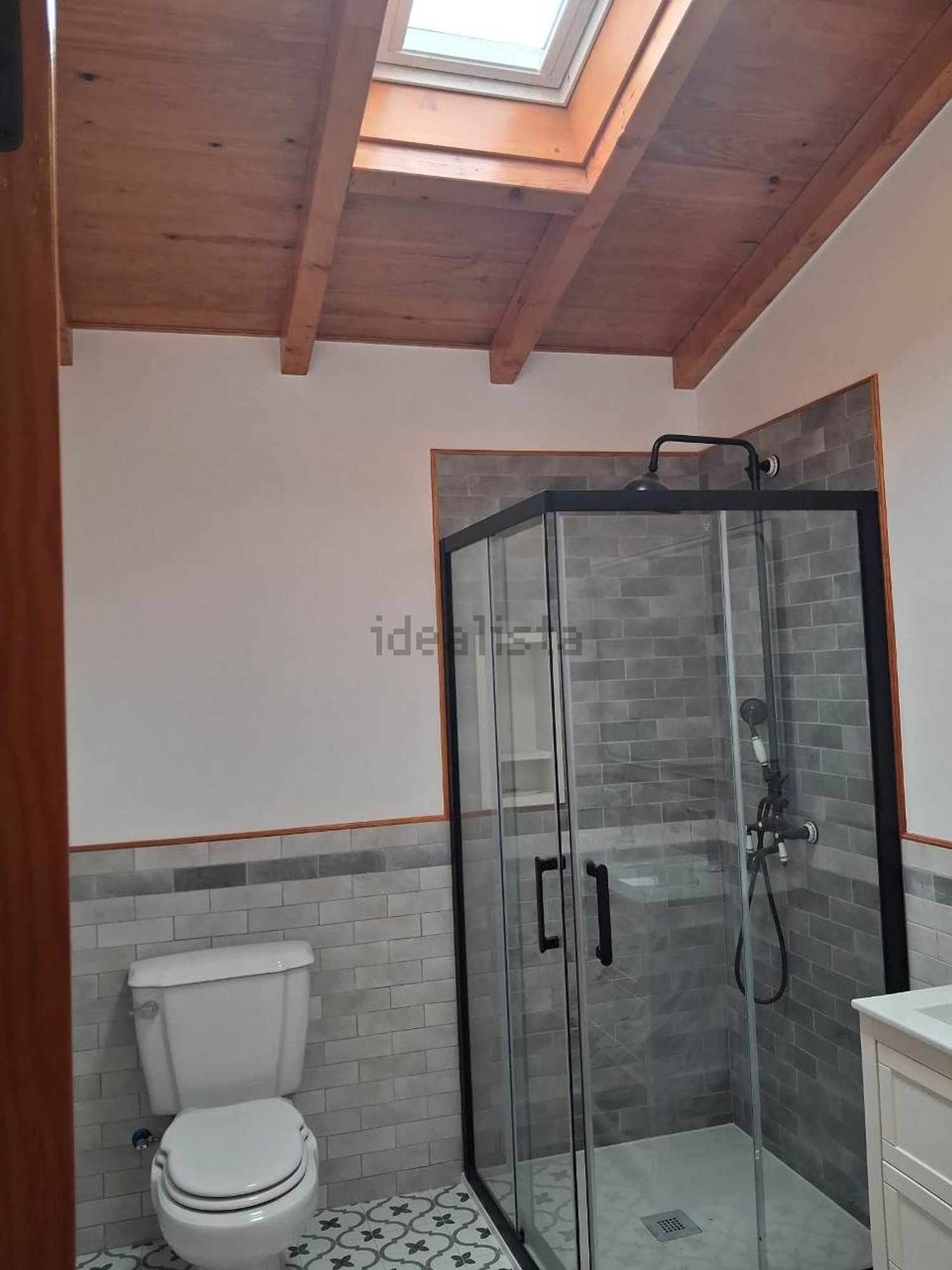 小楼房或独栋别墅出售在São Bartolomeu dos Galegos e Moledo - 卫生间