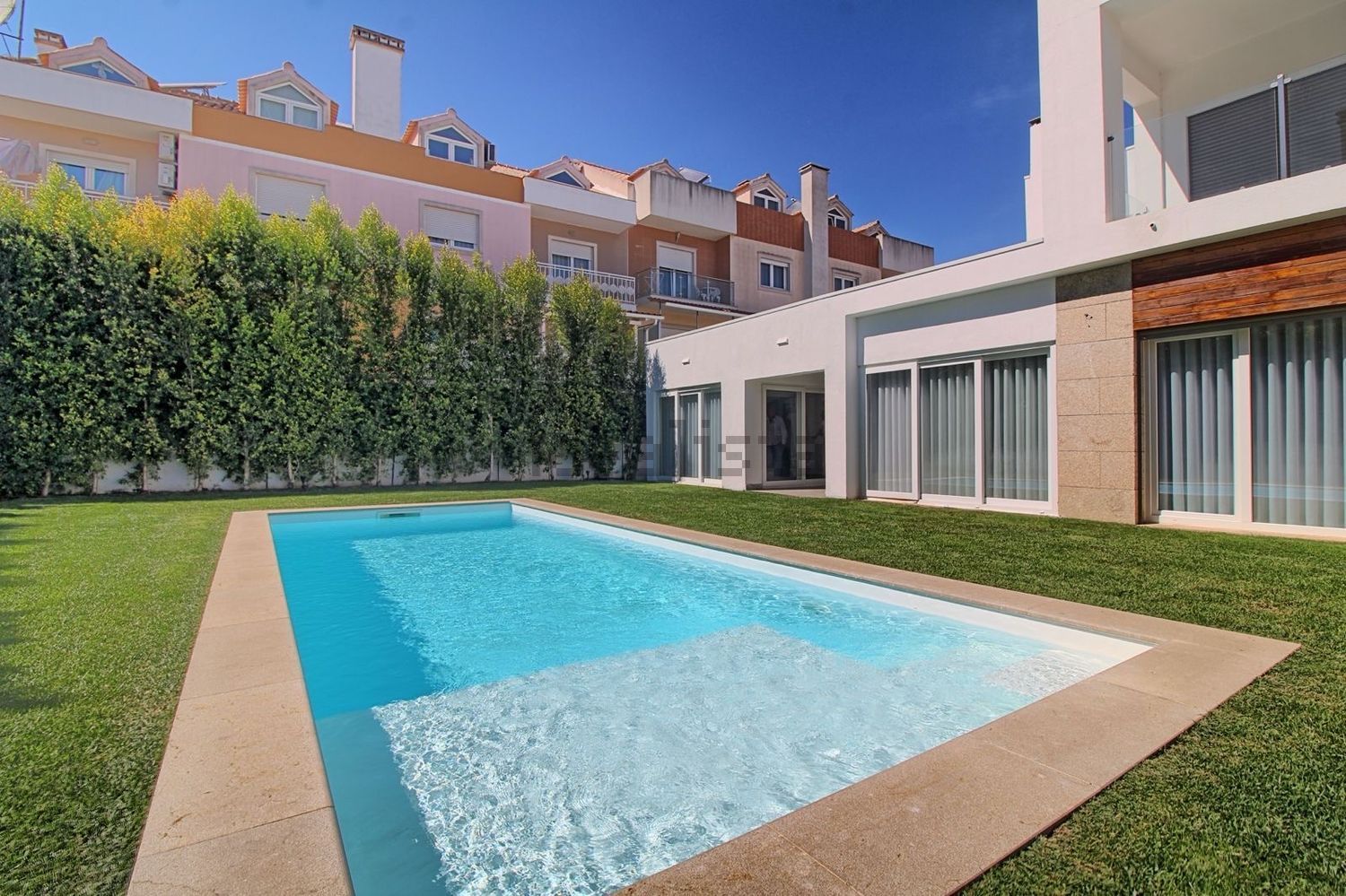 小楼房或独栋别墅出售在Rua Ofélia Marques - 游泳池