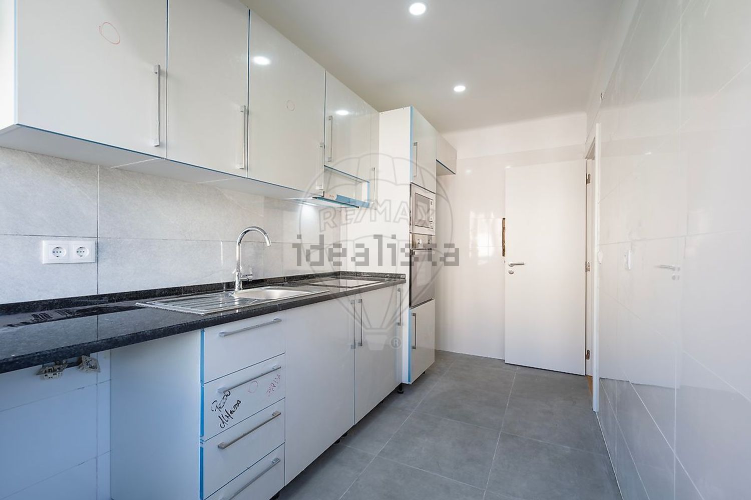 出租公寓 t2在Praceta Infante Dom Fernando - 厨房