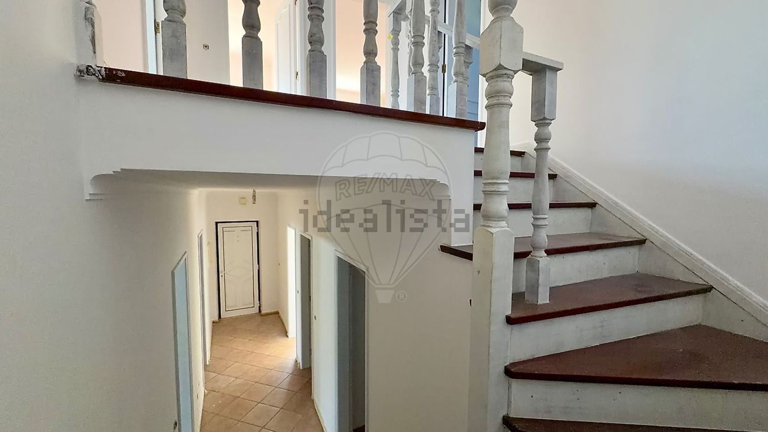 小楼房或独栋别墅出售在Rua da Pedra - 详情