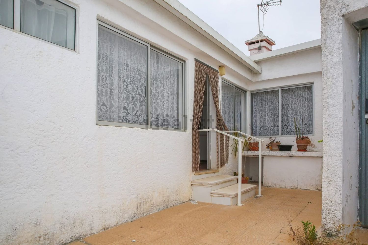 小楼房或独栋别墅出售在Rua das Flores - 外立面