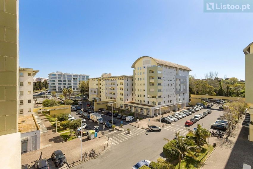 公寓 t3出售在Rua Álvaro Benamor