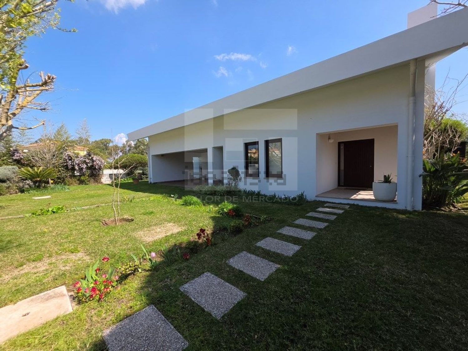 出租小楼房或独栋别墅在Rua Mato da Mina, 22 - 外立面