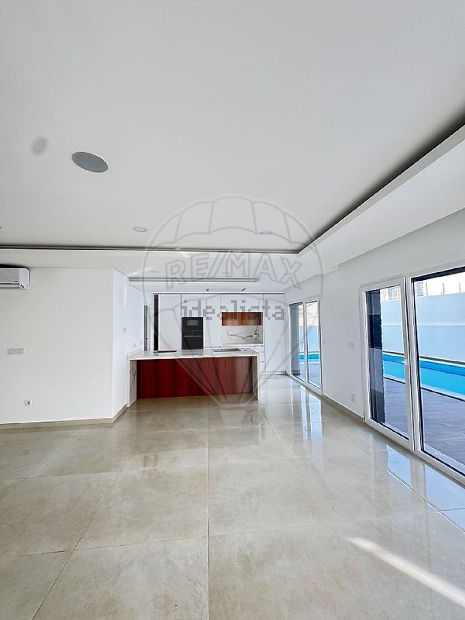 小楼房或独栋别墅出售在Alameda Miguel Torga - 照片