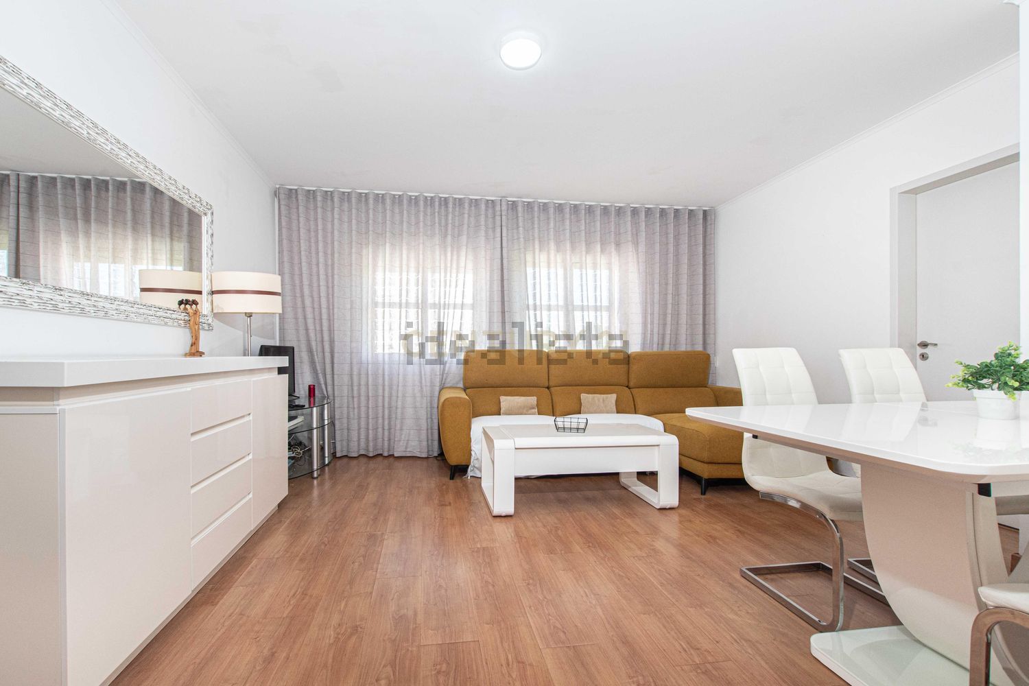 公寓 t4出售在Avenida Glicínia Quartin, 29 - 客厅