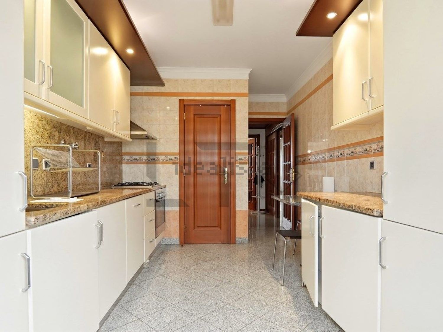 出租公寓 t2在Rua Comandante Cousteau - 厨房