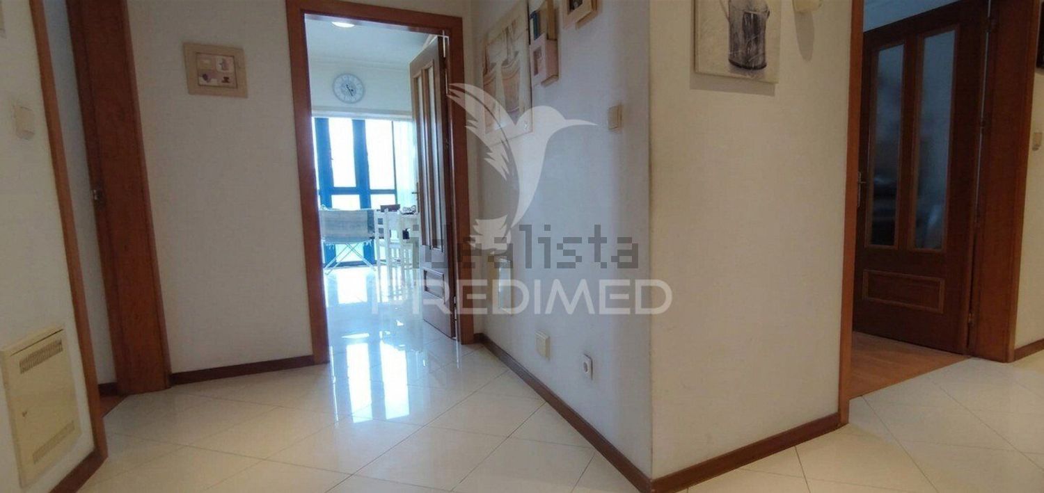 公寓 t2出售在Santo António dos Cavaleiros e Frielas - 过道