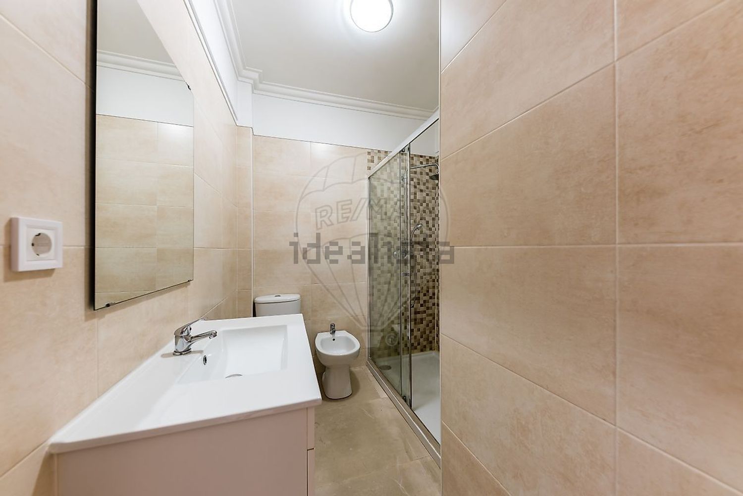 公寓 t2出售在Rua Almeida Garrett - 卫生间