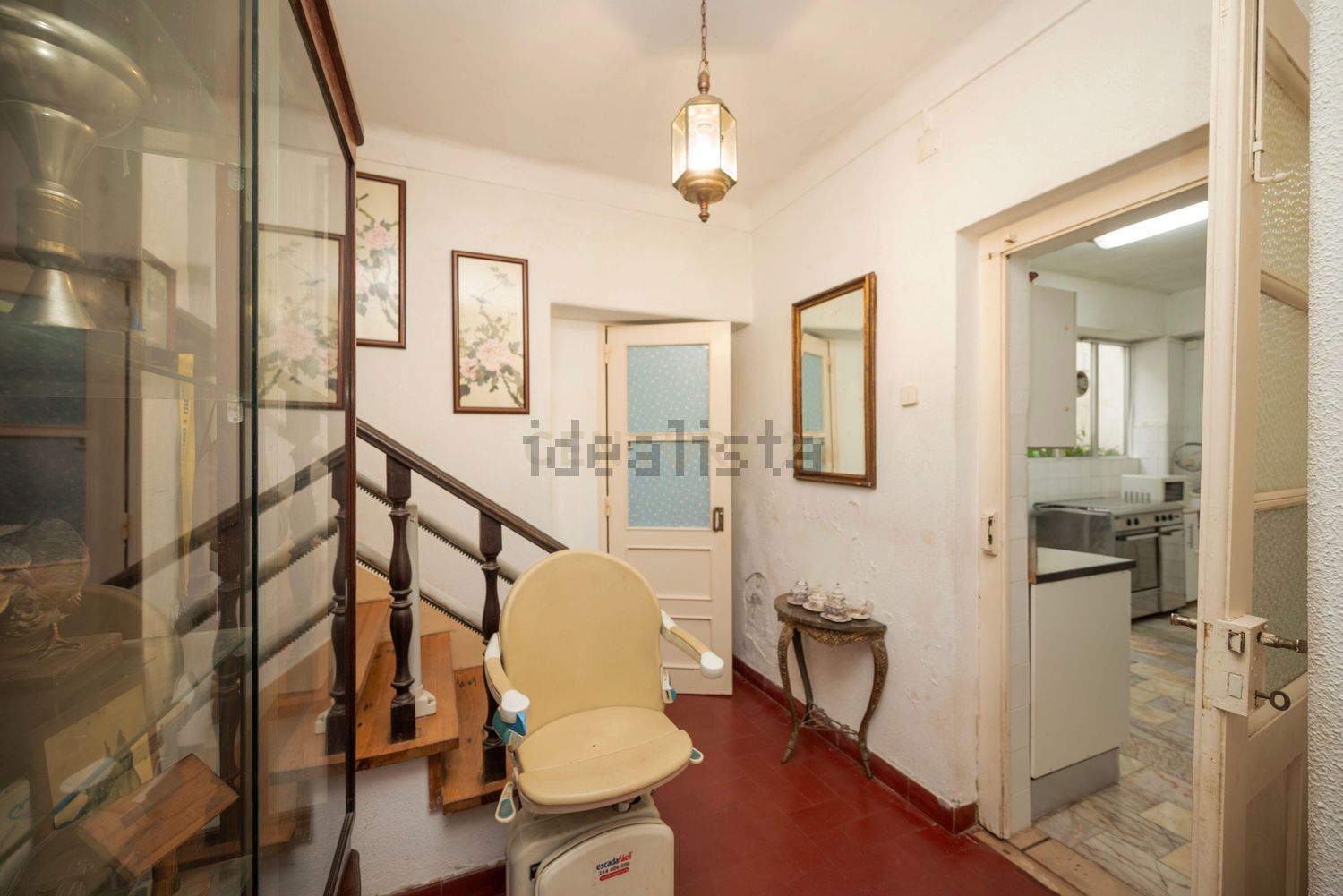 小楼房或独栋别墅出售在Praça Dom Fernando II, 6 - 过道