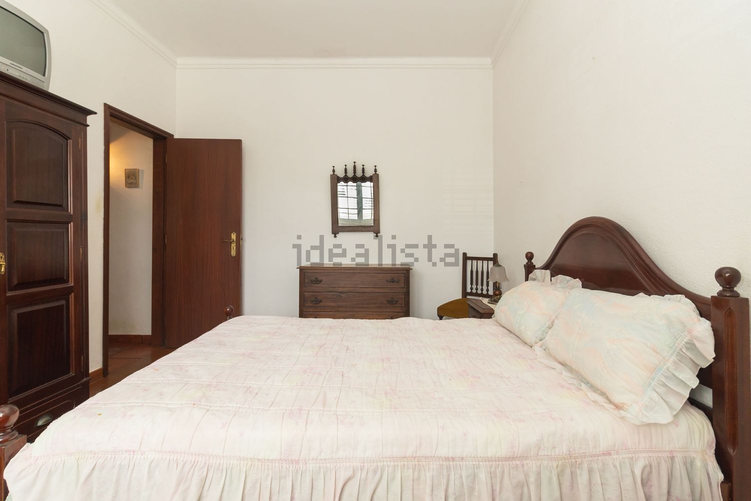 小楼房或独栋别墅出售在Avenida Padre Nabeto - 卧室