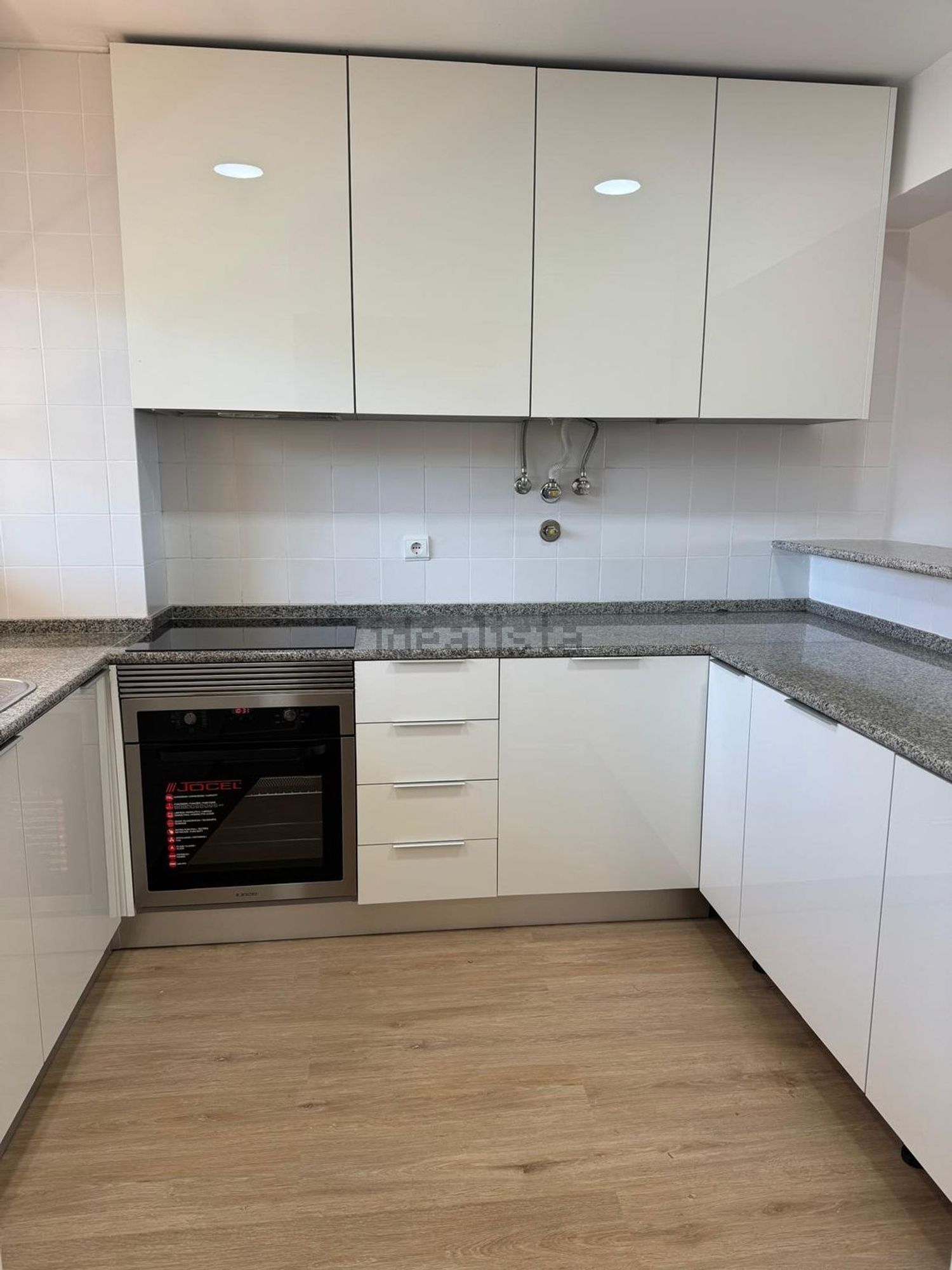 出租公寓 t1在Rua Almada Negreiros, 14 - 厨房