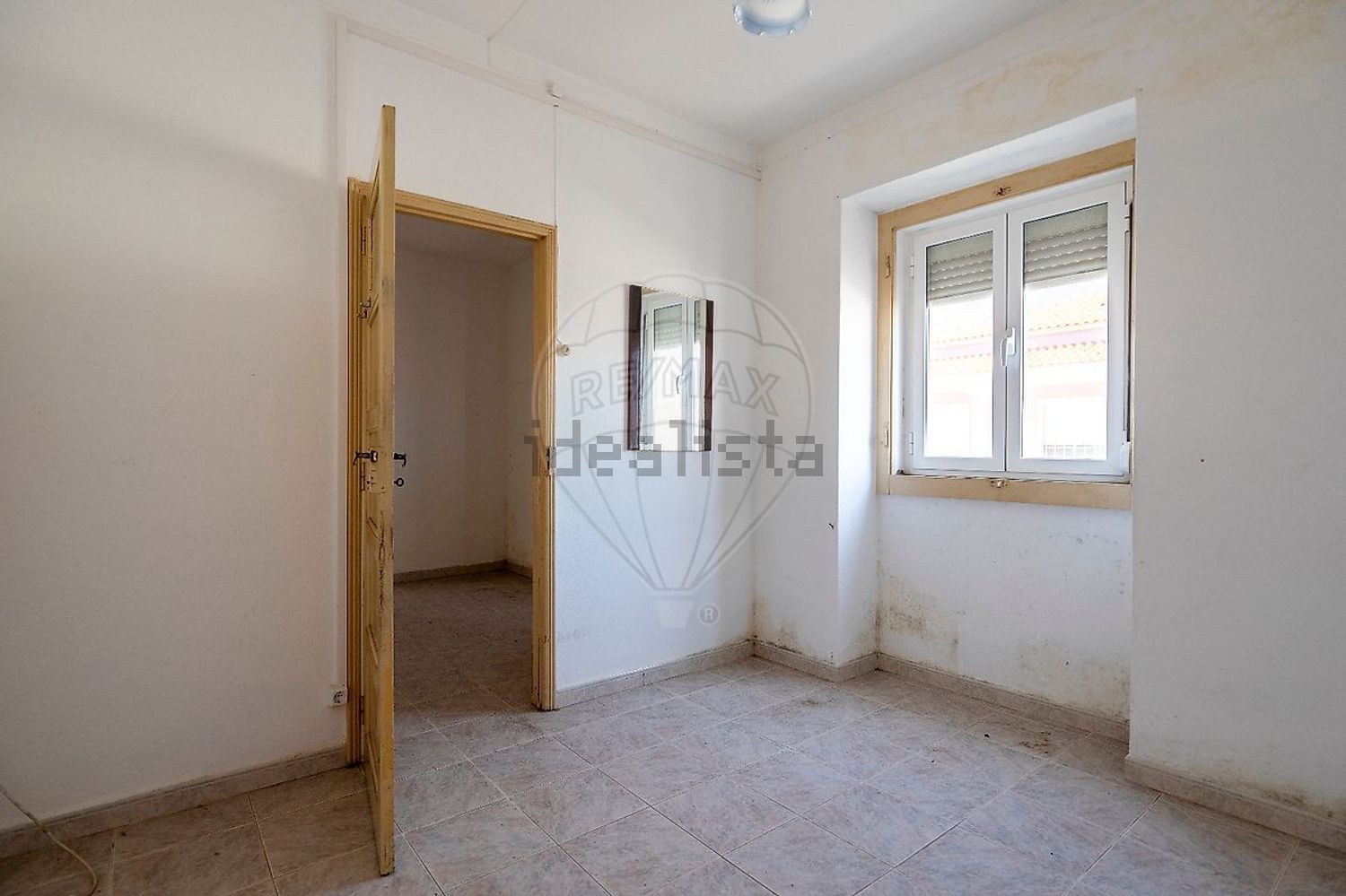 小楼房或独栋别墅出售在Rua da Guerra Peninsular - 过道