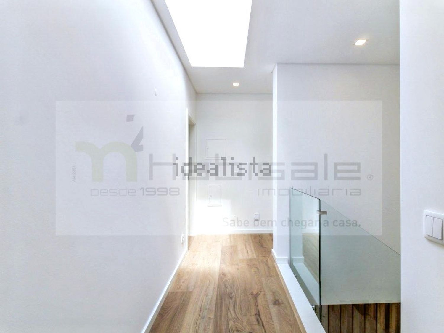 小楼房或独栋别墅出售在Rua Marechal Craveiro Lopes, 43 - 过道