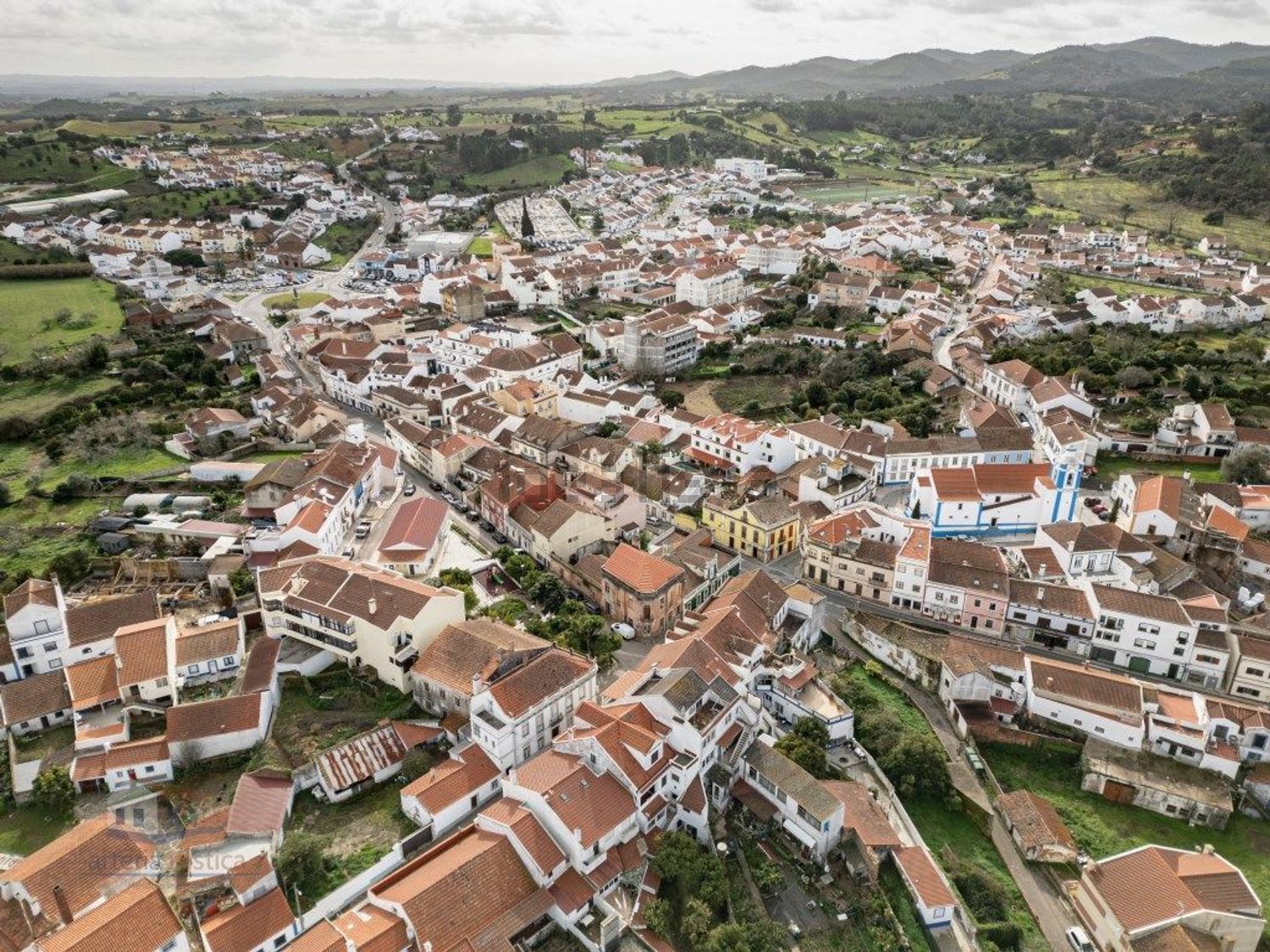 小楼房或独栋别墅出售在Cercal - 照片