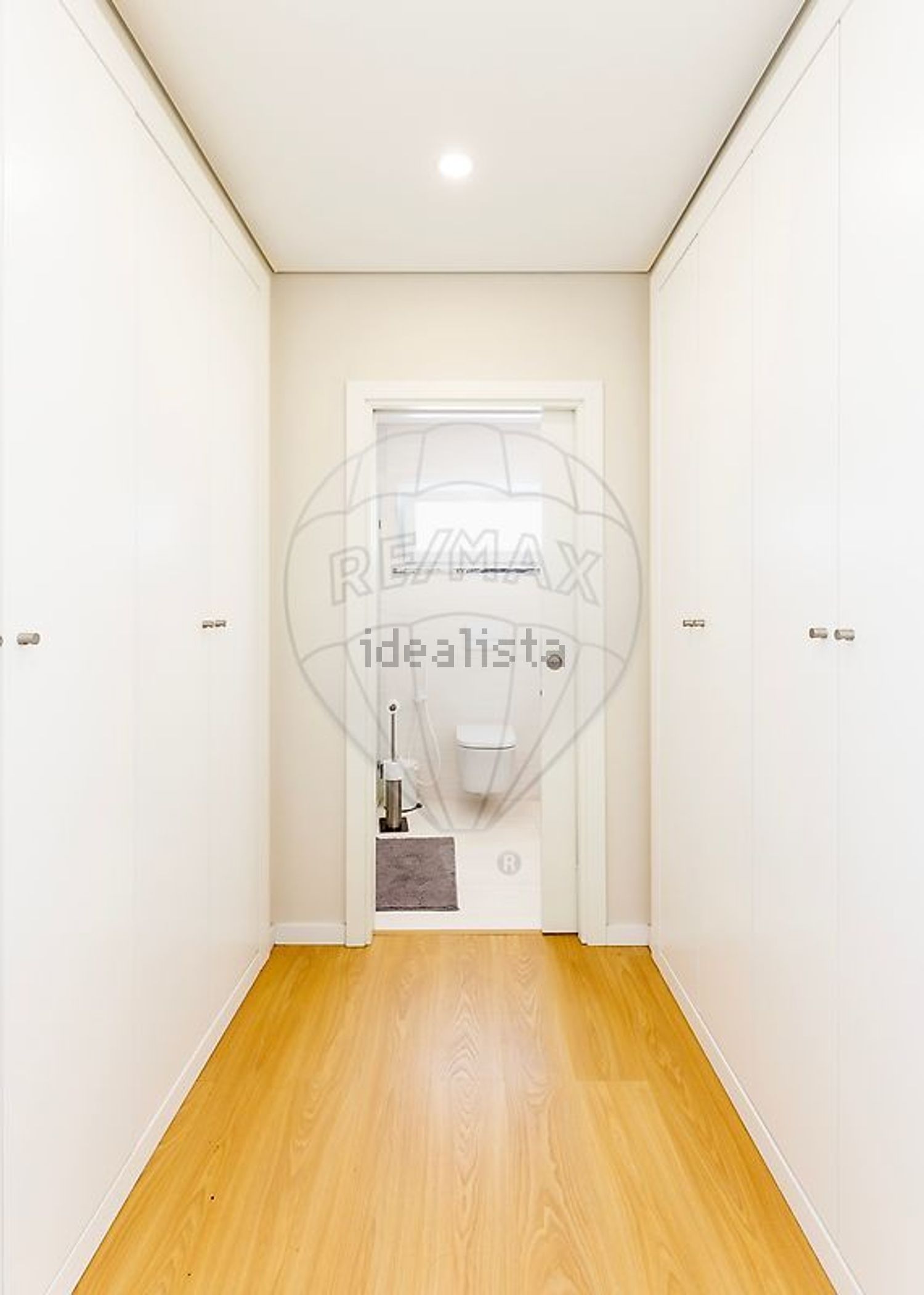 小楼房或独栋别墅出售在Rua e - 过道