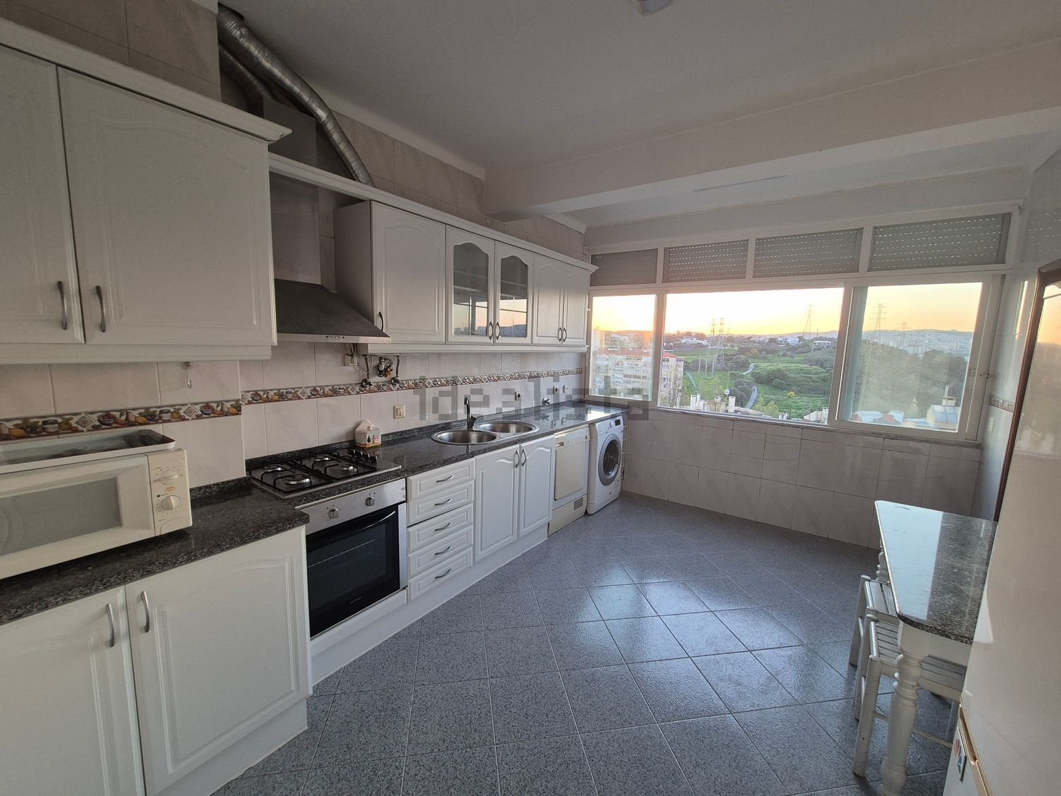 出租公寓 t2在Rua Engenheiro Quartin Graça, 18 - 厨房