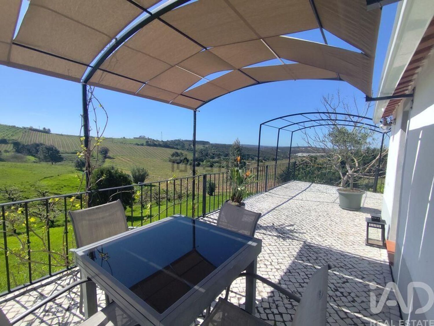 小楼房或独栋别墅出售在Lamas e Cercal - 阳台