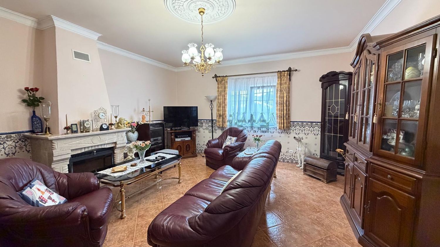 小楼房或独栋别墅出售在Quinta de Asseca - Padre Nabeto - 客厅