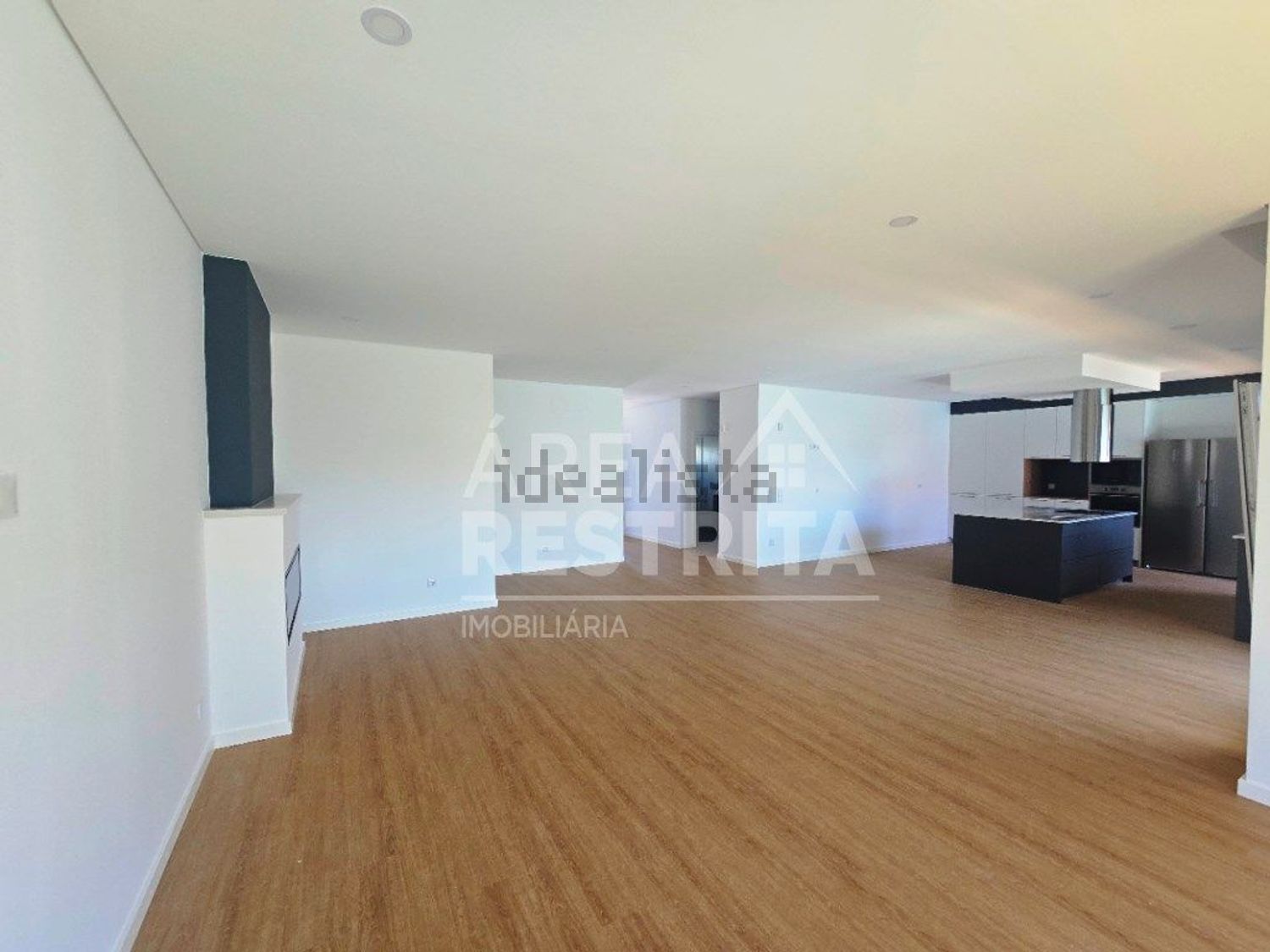 小楼房或独栋别墅出售在Rua dos Vitoriosos - 客厅