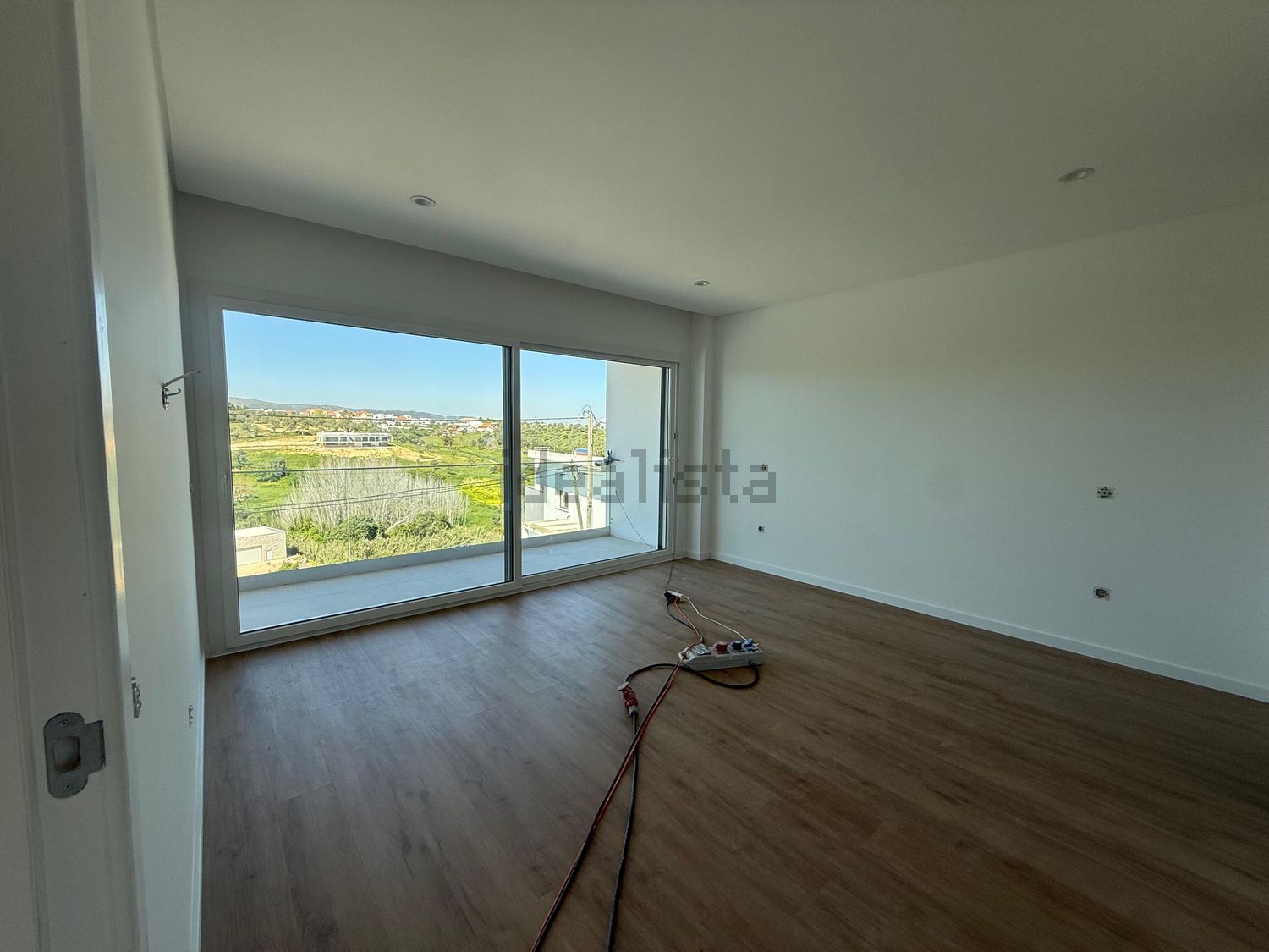 双拼别墅出售在Avenida Raul Brandão, 8 - 居住