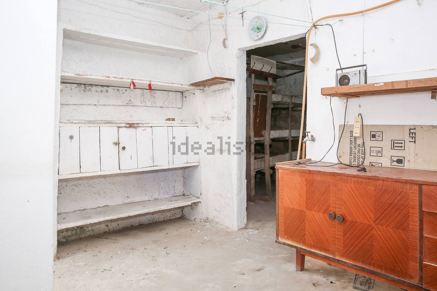 小楼房或独栋别墅出售在Rua das Flores - 储藏室