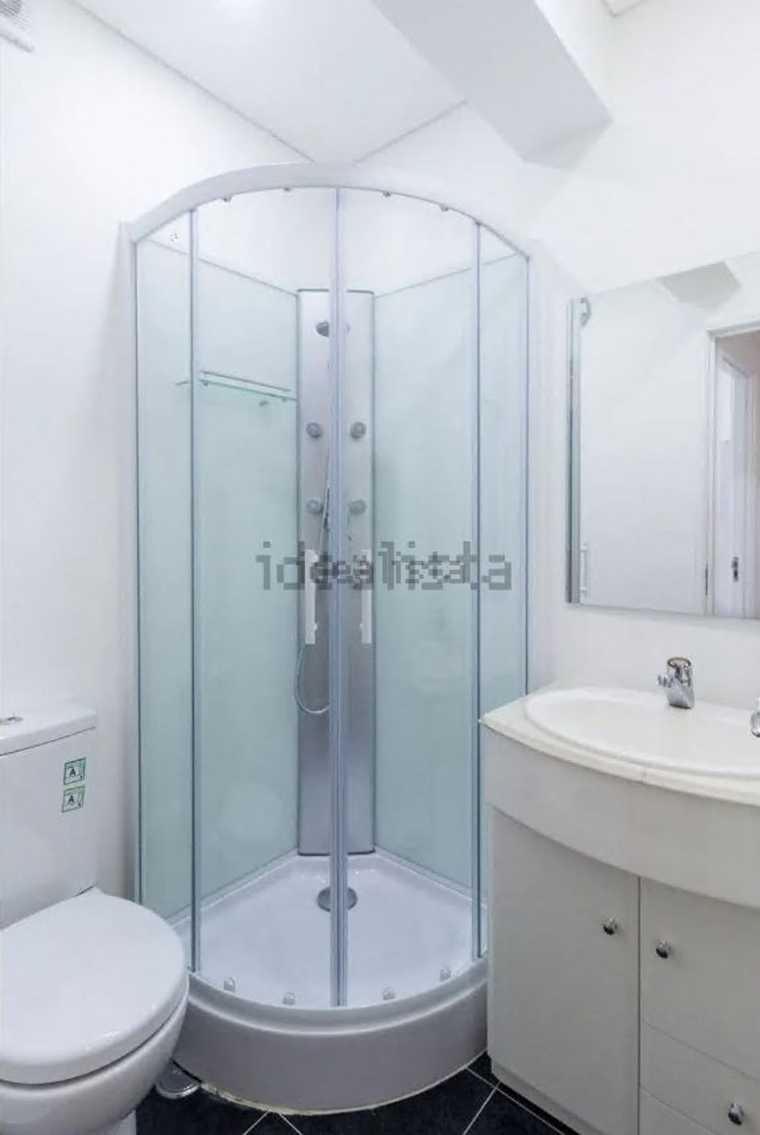 出租房间在Rua Elias Garcia, 158 - 卫生间