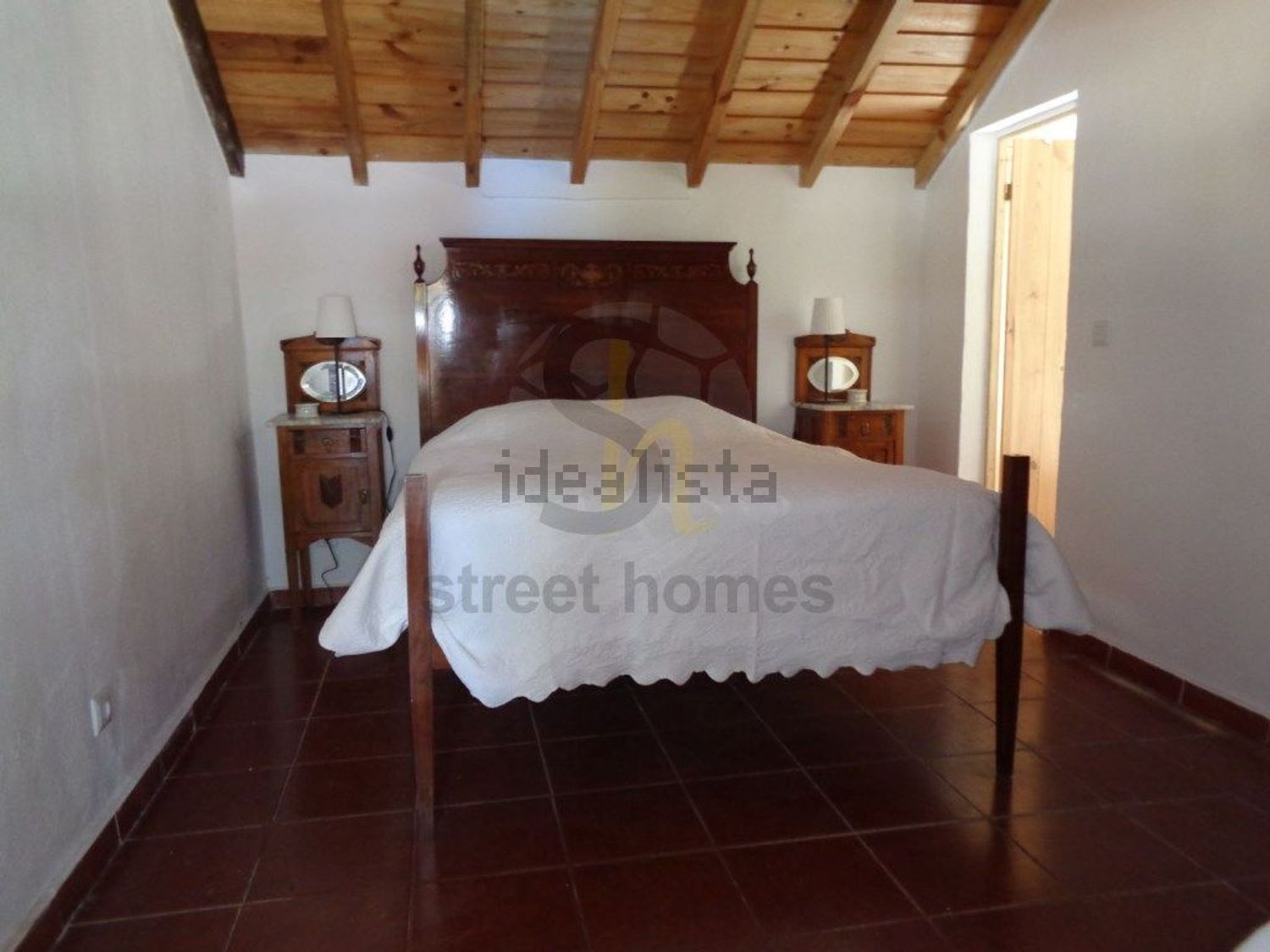 小楼房或独栋别墅出售M1076 - 卧室