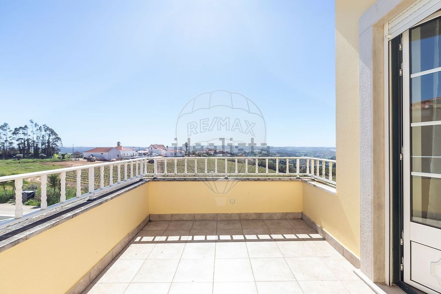 小楼房或独栋别墅出售在Rua da Engenheira - 阳台