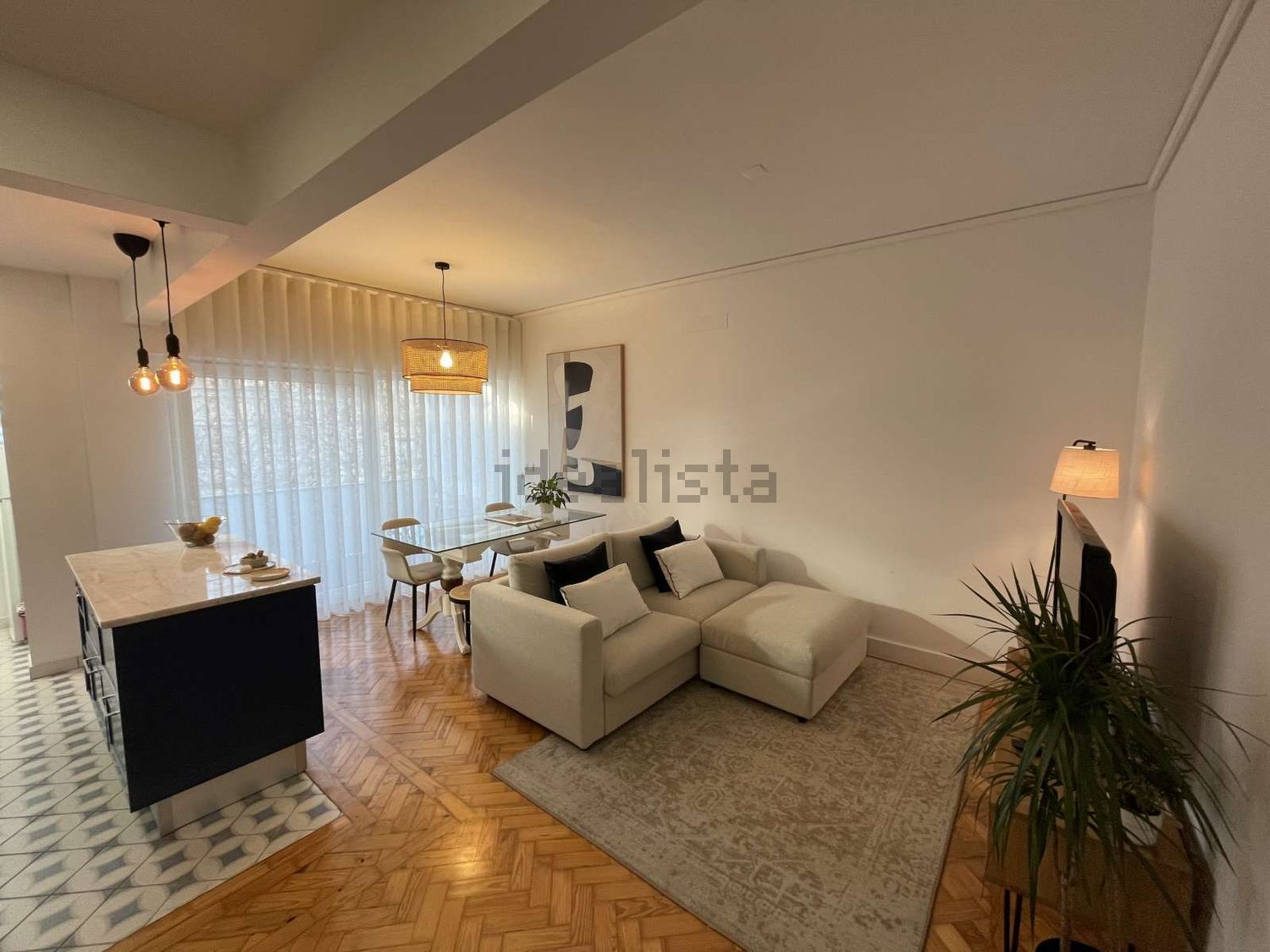 出租公寓 t1在Avenida General Roçadas - 客厅