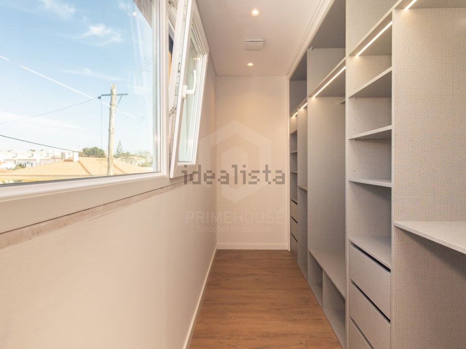 小楼房或独栋别墅出售在Rua das Galeotas, 14 - 试衣间