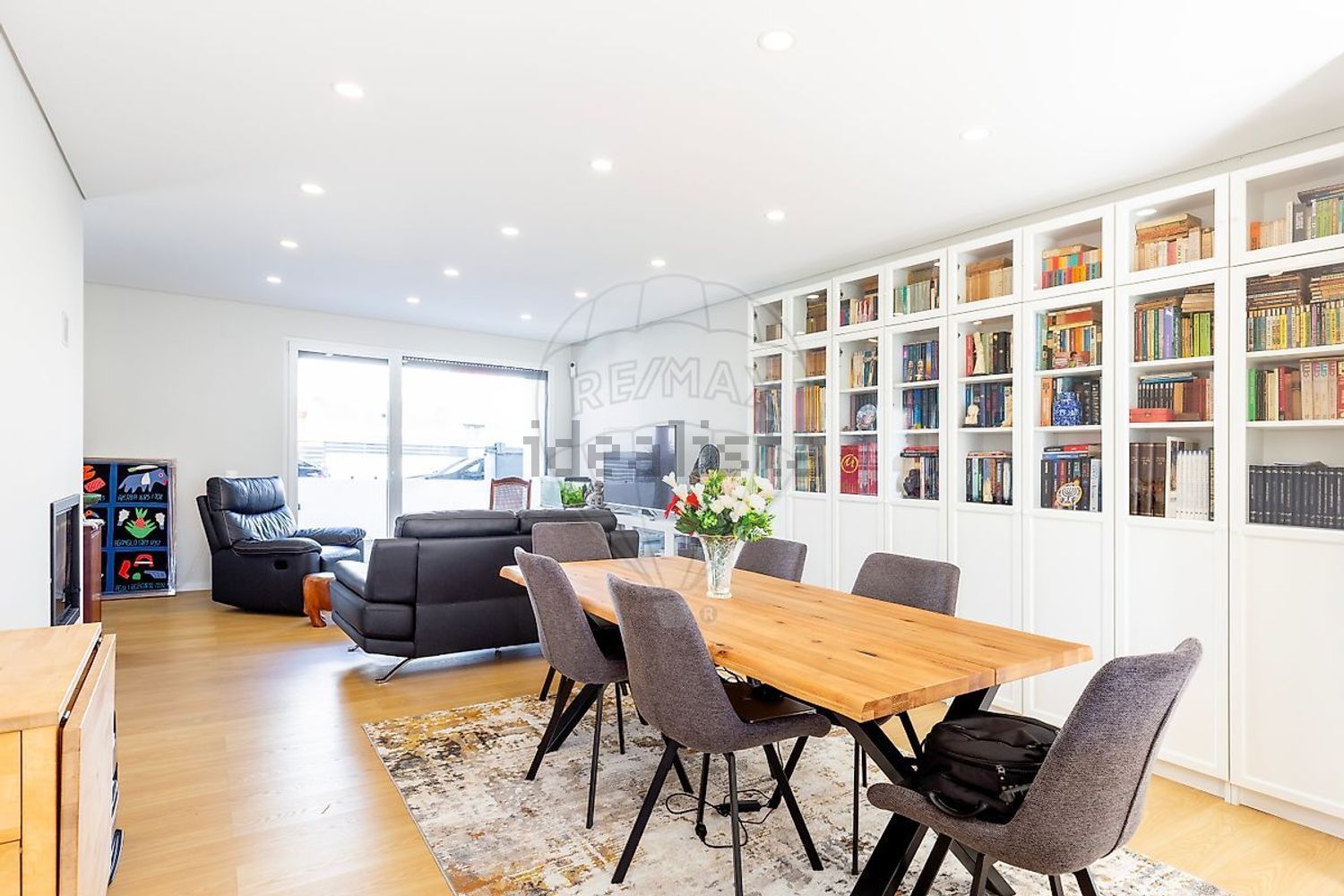 小楼房或独栋别墅出售在Rua e - 客厅