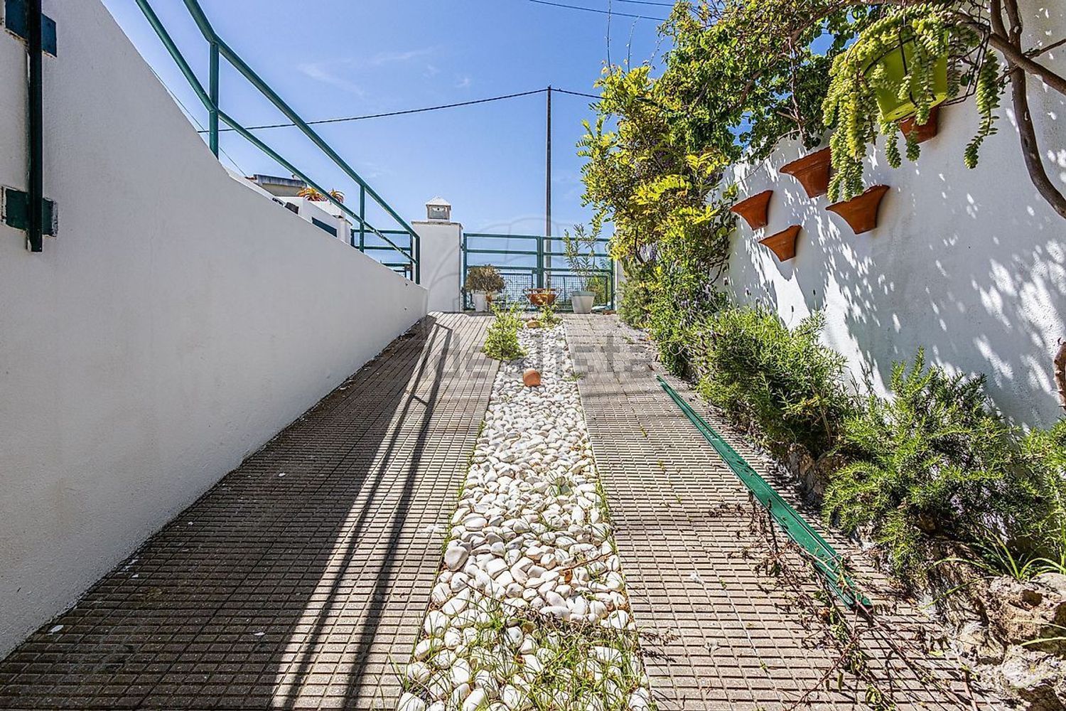 小楼房或独栋别墅出售在Estrada Sem Nome, 27 e 29 - 阳台