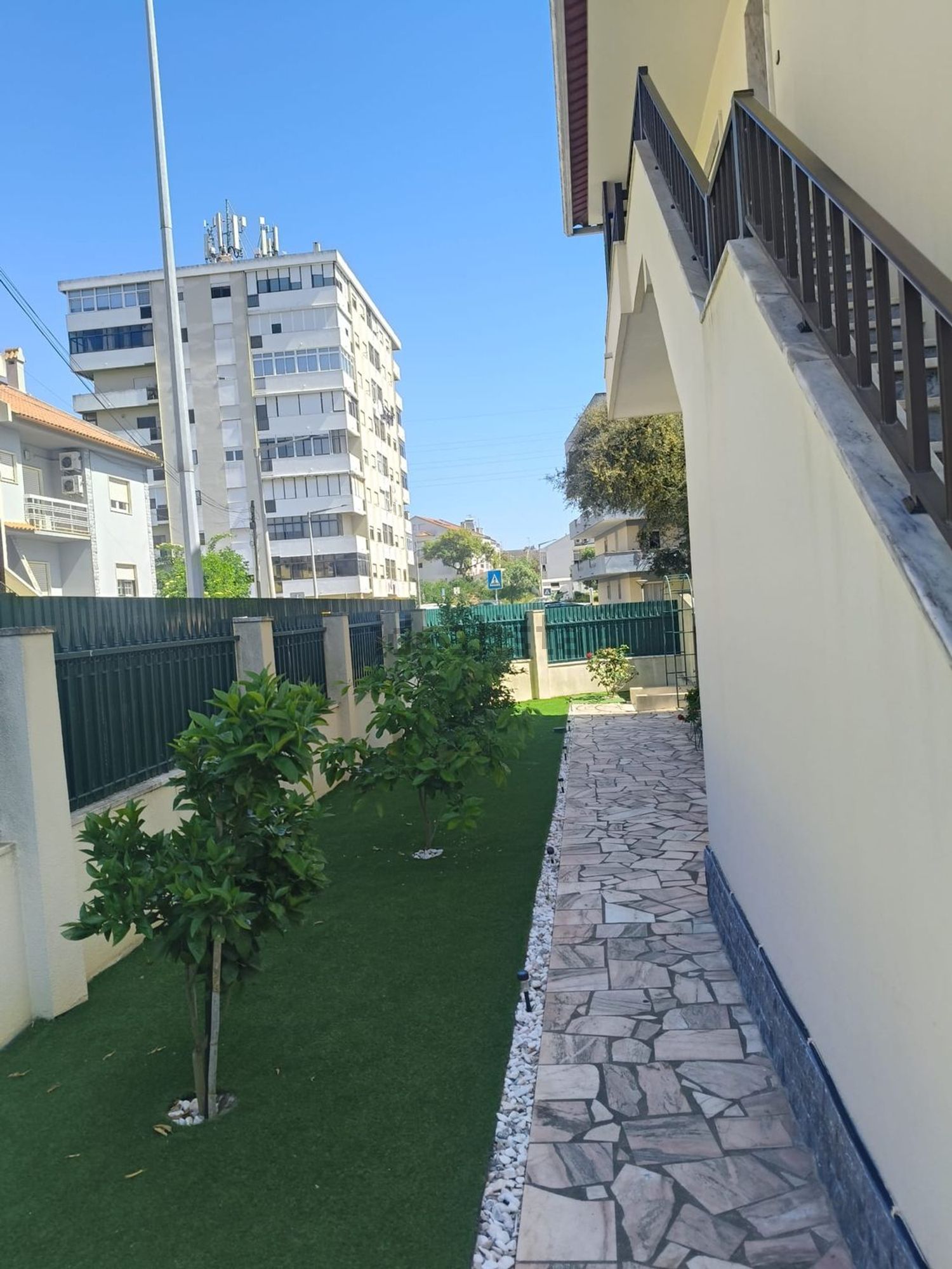 小楼房出售在Praceta António Herédia - 花园