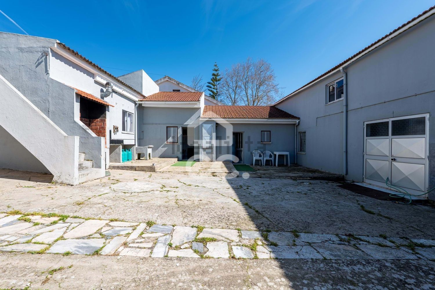 小楼房或独栋别墅出售在Lamas e Cercal - 外立面