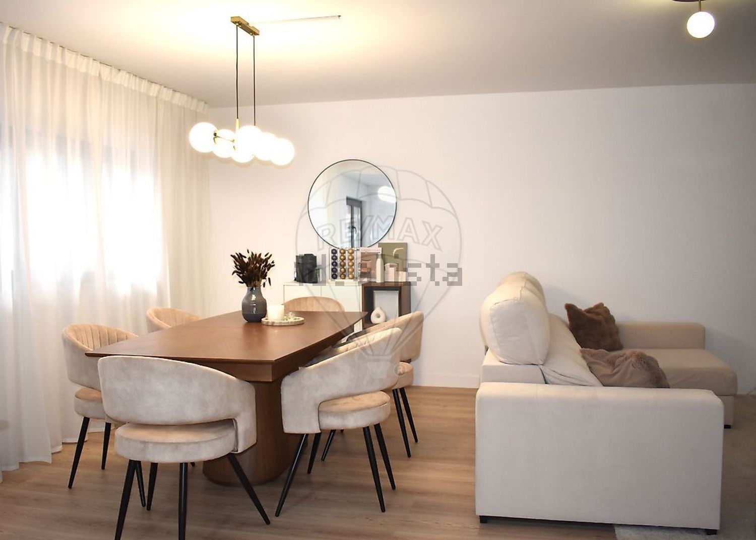 公寓 t2出售在Rua Gago Coutinho e Sacadura Cabral - 客厅