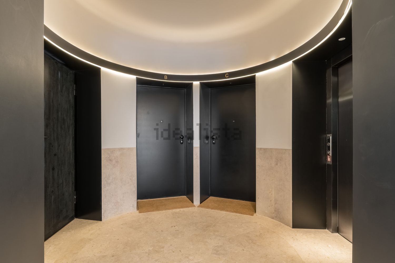 出租公寓 t1在Rua do Telhal, 72 - 电梯