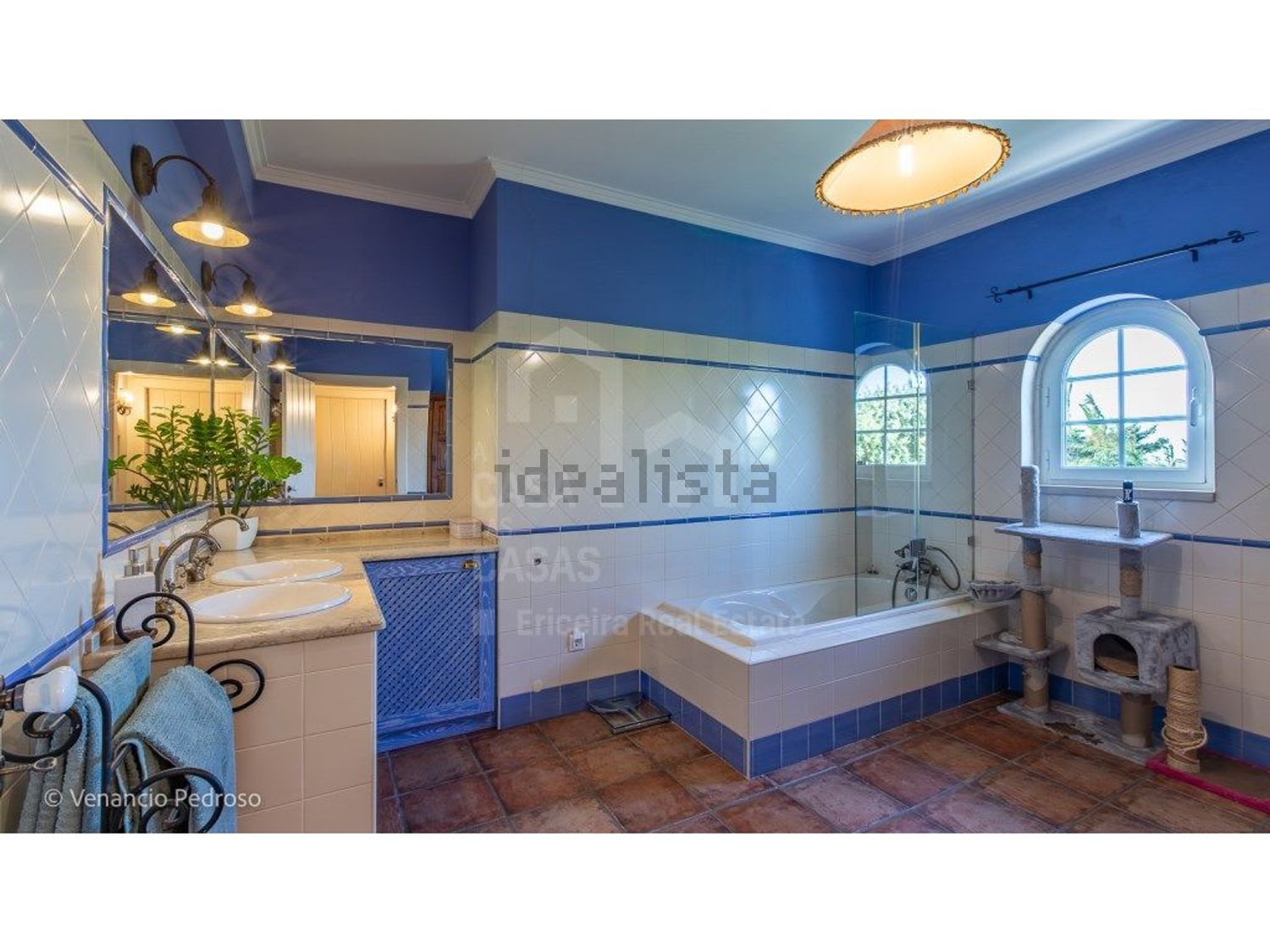 小楼房或独栋别墅出售在Encarnação - 卫生间