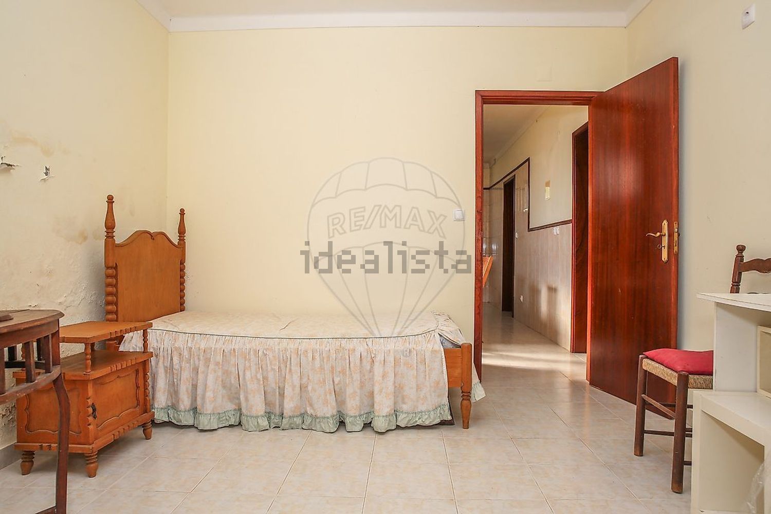 小楼房或独栋别墅出售在São Quintino - 卧室