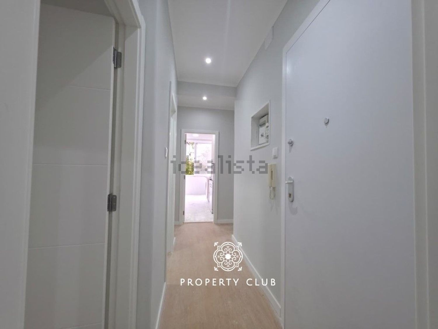 公寓 t3出售在Avenida Comandante Luís António da Silva - 过道