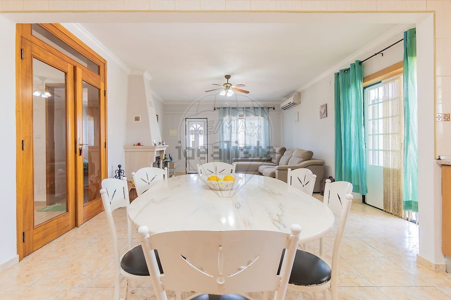 小楼房或独栋别墅出售在Rua das Flores - 客厅