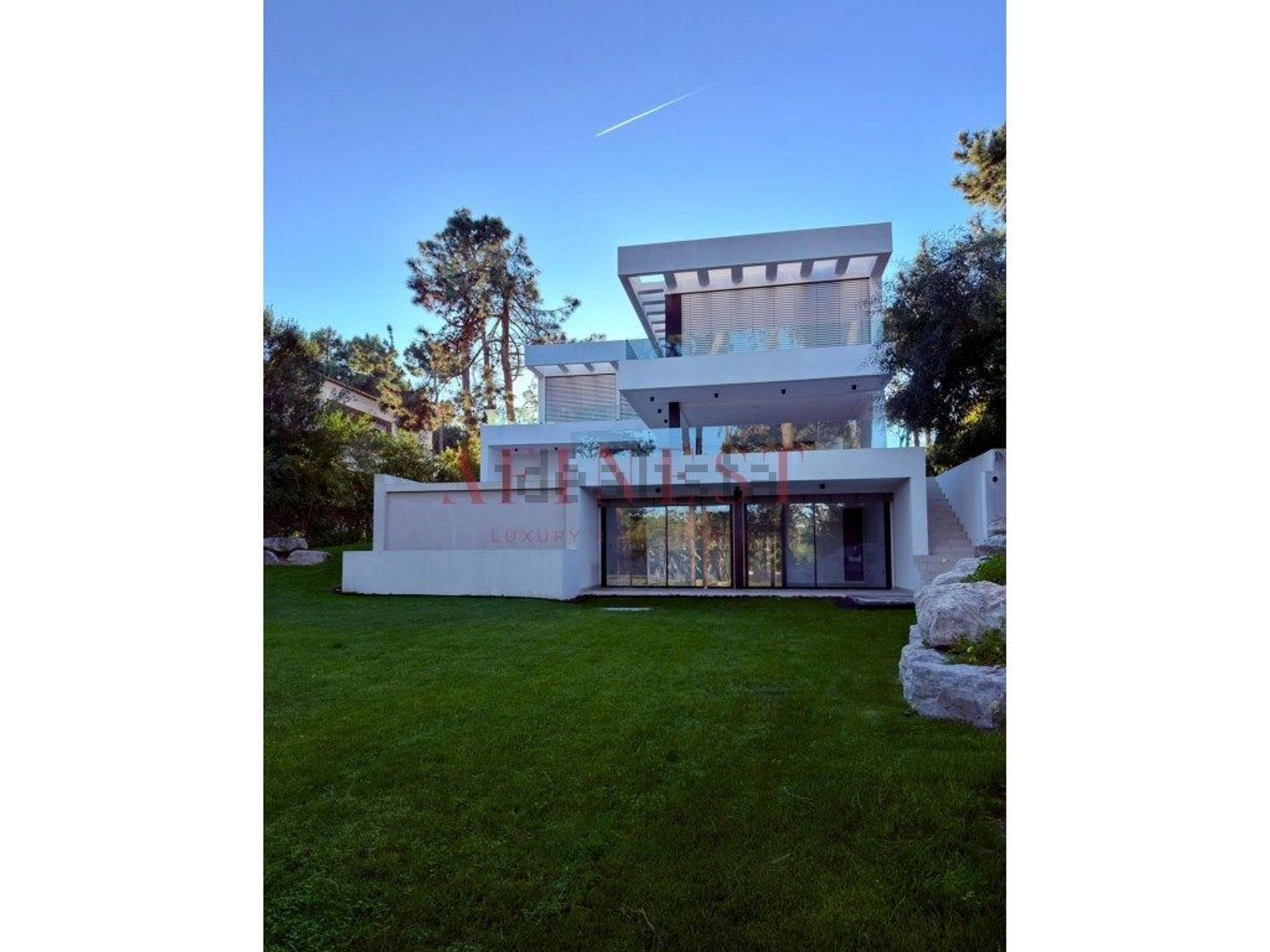 小楼房或独栋别墅出售在Rua do Tojo - 外立面