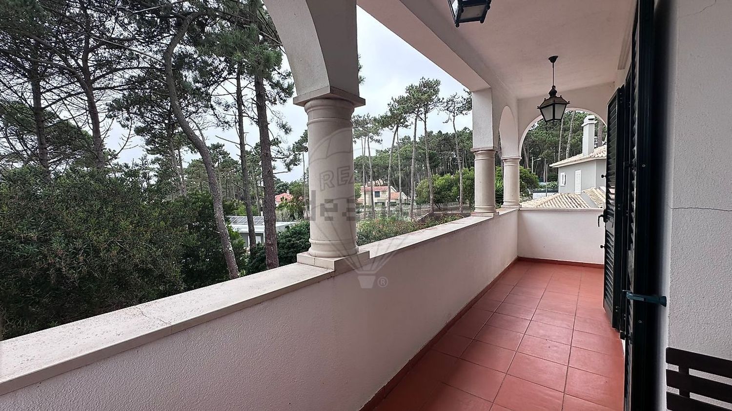 小楼房或独栋别墅出售在Rua da Mofina - 阳台