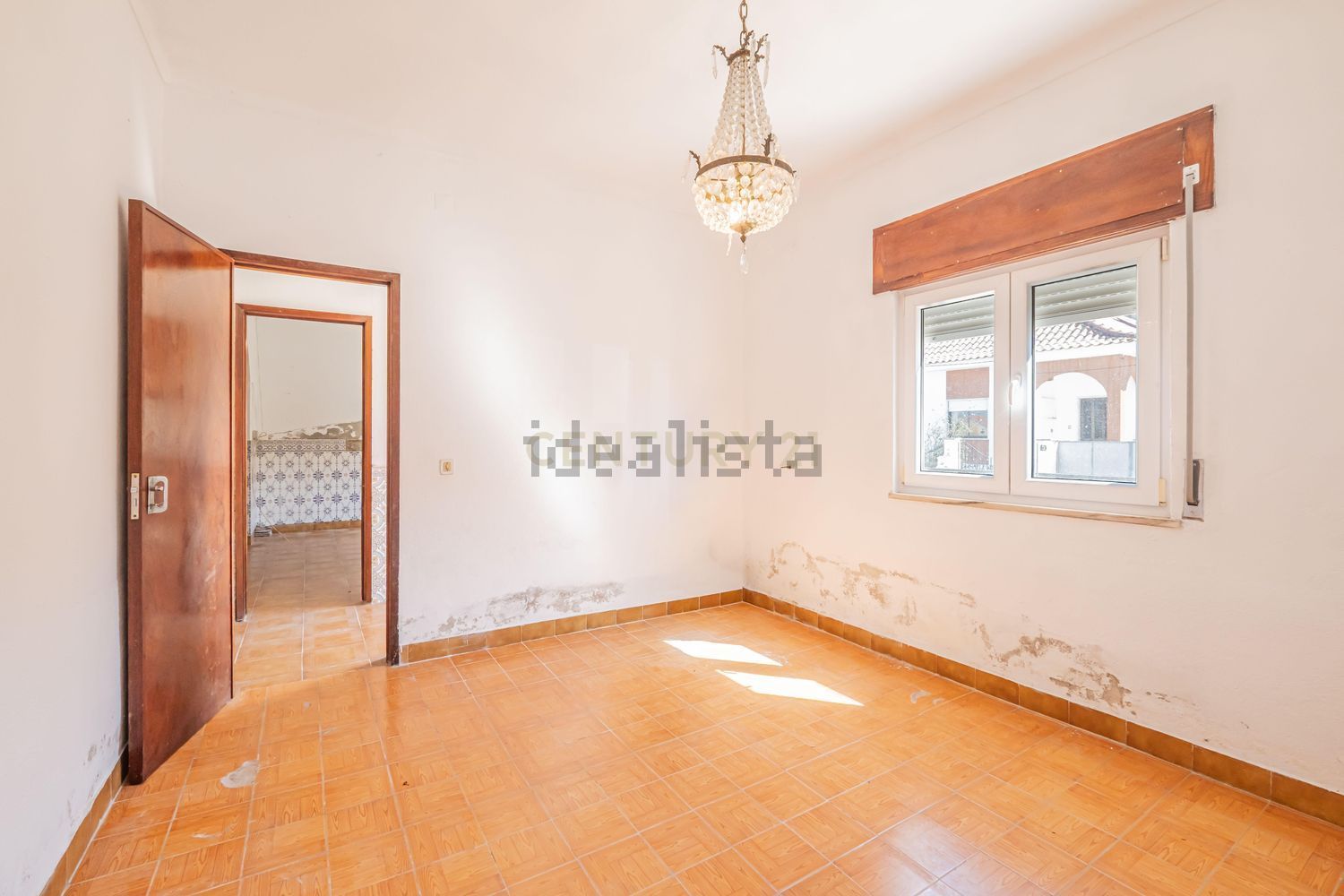 小楼房或独栋别墅出售在Rua General Humberto Delgado, 6 - 居住