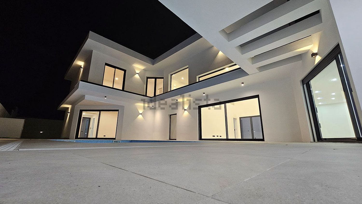 小楼房或独栋别墅出售在Avenida Pinhal do Arneiro - 外立面