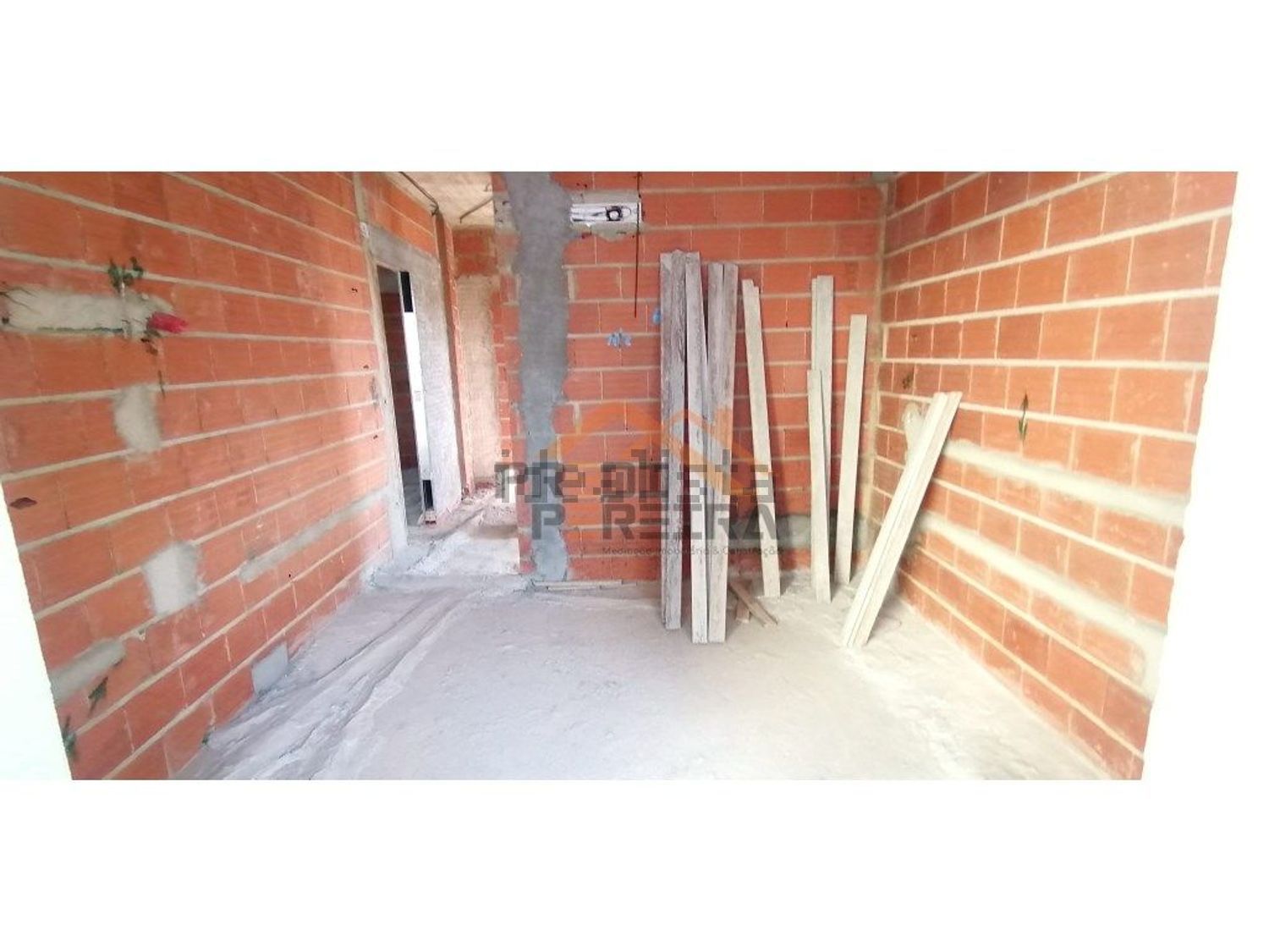 小楼房或独栋别墅出售在Pontinha e Famões - 详情