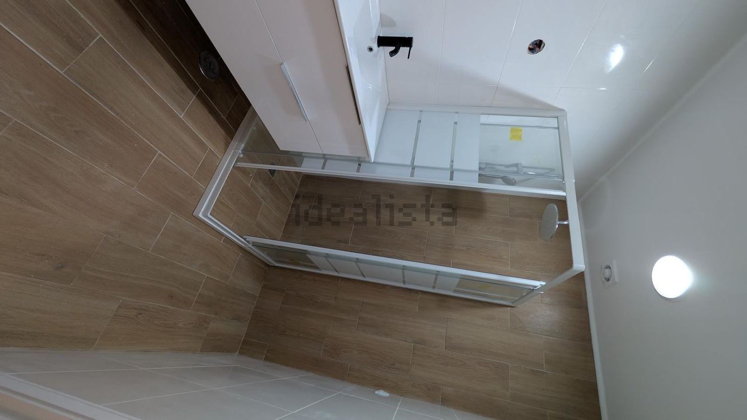 出租房间在Rua de Bissau, 15 - 卫生间