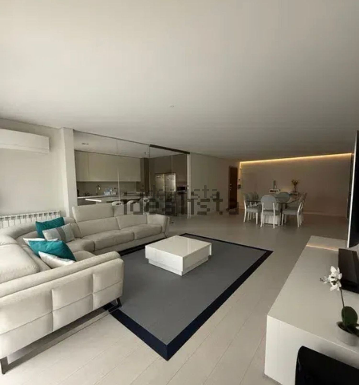 出租房间在Avenida Infante Dom Henrique, 25 - 客厅